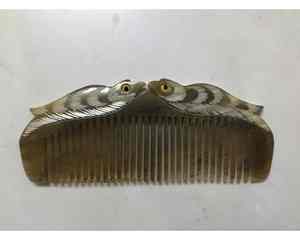 Peigne en corne fait main du Vietnam Surface polie avec poignée élégante Peigne en corne anti-enchevêtrement et durable pour le brossage des cheveux - Product Image 4