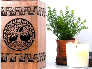 Urne en bois sculptée à la main arbre de vie urne de crémation en bois de Sheesham urne de crémation personnalisée souvenir commémoratif urnes de crémation pour les cendres humaines - Product Image 2