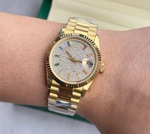 Reloj de Lujo en Oro Amarillo con Caja Redonda de 40 mm, Cristal de Zafiro, Movimiento Mecánico (ETA), Correa de Acero Inoxidable, Unisex - Product Image 6