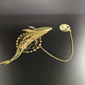 Marcapáginas de Metal Hueco Chapado en Oro Personalizado al por Mayor con Diseño de Ballena Celestial Mágica para Souvenirs - Product Image 5