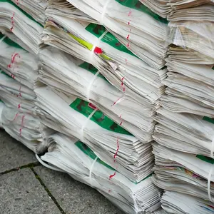 大量供应过度发行的报纸废料在网上出售