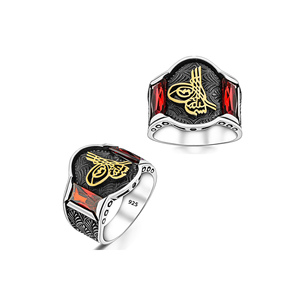 Anello da uomo in argento con zircone rosso e design ottomano Tughra - Product Image 1