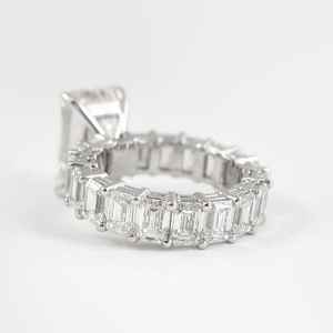 Anillo de compromiso de moissanita de oro blanco hecho a mano más vendido, piedra moissanita y ajuste clásico para mujer disponible para la venta - Product Image 3