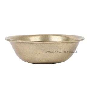 Cuenco de metal acampanado cuadrado de bronce texturizado de los últimos diseños con borde ondulado único para uso decorativo y de servicio elegante - Product Image 2