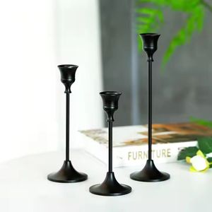 Juego de 2 candelabros modernos de metal en forma de corazón plateado, candelabro cónico sin llama para decoración romántica del hogar o la boda - Product Image 6