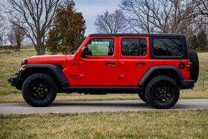 Jeep Wrangler Unlimited Willys 4x4 d'occasion de 2022, boîte manuelle 6 vitesses, moteur V6, 4 roues motrices, modifications tout-terrain, sans réserve - Product Image 3