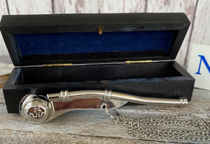 Antiguo Estilo Vintage latón contramaestre silbato collar Cadena de plata Bosun Call Pipe náutico marítimo fabricante precio al por mayor - Product Image 6