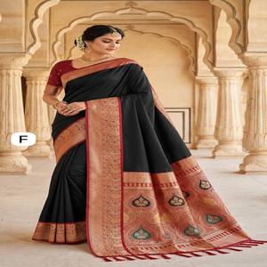 Sari en soie Paithani douce VASTRA COTTAGE avec tissage Zari, motif Meenakari, pallu riche en motifs de paon et chemisier en soie contrastant - Product Image 1