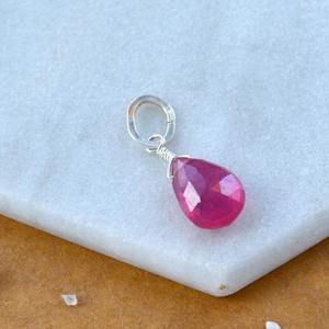 Colgante de Piedra Natalicia de Zafiro Rosa en Forma de Lágrima, Gema Rosa de Septiembre, Chapado en Oro Rosa, Joyería Delicada Hecha a Mano - Product Image 4