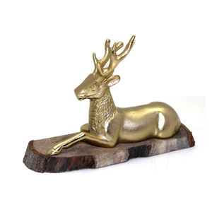 Renne élégant avec Rectangle en aluminium et bois Base en bois de Noël Finition EPL en laiton pour la décoration intérieure - Product Image 1