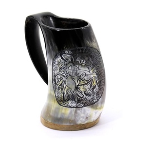 Taza de cuerno de cerveza vikinga coleccionable para regalar, jarra de cuerno para beber cerveza con grabado Medieval personalizado para suministros de bares y pubs - Product Image 2