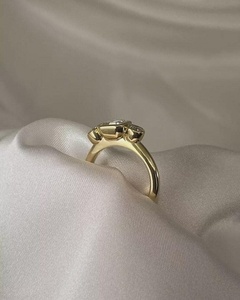 แหวนเพชรเลี้ยงในห้องปฏิบัติการ 1.02 กะรัต ทรงแอสเชอร์และทรงกลม ประดับเพชรสามเม็ด ดีไซน์หรูหรา ทองคำขาว 14K ของขวัญแต่งงานสำหรับแฟนสาว - Product Image 2