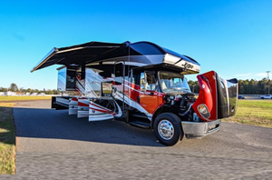 Autocaravana Diésel 4UZADVFC9MCNA3352 USADA, Año 2022, 37 Pies, Super C, Motor 6.7L V8 330HP, 4x4, Lujosa, Cama King Size, Bunkhouse, Bajo Kilometraje - Product Image 4