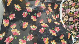 Estampado digital en georgette con trabajo de diamantes. Eleva tu colección de moda con nuestra tela de georgette premium, que ofrece colores vibrantes. - Product Image 6