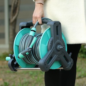 Enrouleur de <span class=keywords><strong>tuyau</strong></span> rétractable automatique GT74 avec pistolet de pulvérisation haute pression et support <span class=keywords><strong>mural</strong></span> pour le lavage de voitures et l'arrosage des jardins - Product Image 3