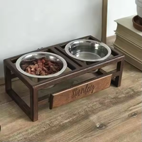 Station d'alimentation pliable pour chien en bois écologique moderne à 2 bols avec tiroir et distributeurs automatiques par Crescent Crafts