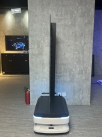 Robot Inteligente de 55 Pulgadas con Sensor Automático para Publicidad, Robot Inteligente de Alta Tecnología con Pantalla OLED de Publicidad Controlada a Distancia las 24 Horas