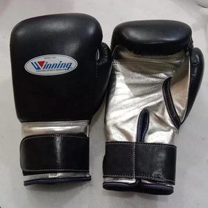 Guantes de Boxeo de Competición de Doble Color Modelo Winning Strap, Logotipo Personalizado, Entrenamiento de Artes Marciales, Cómodos y Suaves para MMA - Product Image 1