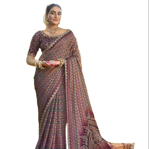 Sari Tradicional Festivo de Seda Gajji de Primera Calidad con Lentejuelas y Adornos Hechos a Mano con Borlas en el Pallu - Product Image 1