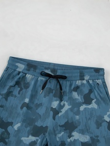 Shorts Confort Max à taille mi-haute pour hommes, couleur unie, tissu léger et flexible, conçus pour la course à pied longue distance - Product Image 2