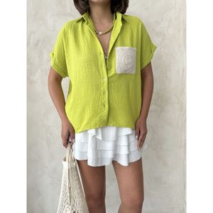 เสื้อเชิ้ตผ้าลินินสีเขียวพิสตาชิโอแบบดิบ ยี่ห้อท็อปโชว์ พร้อมกระเป๋าปักลาย ขายส่งเสื้อเชิ้ตผ้าลินิน - สีเขียวพิสตาชิโอ ผ้าลินินดิบ กระเป๋าปักลาย - Product Image 4