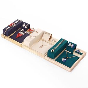 Support de présentation de collier en bois en forme de triangle, organisateur de bijoux avec logo personnalisé de haute qualité - Product Image 6