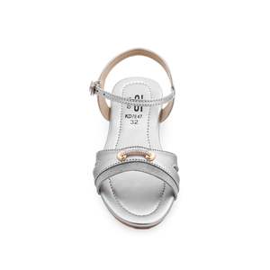 Sandalia de tacón plateado a la moda para niñas KD7847 Cierre ligero sin cordones para las estaciones de primavera y verano - Product Image 1