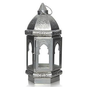 Lanterne décorative à graver faite à la main Décoration de maison Lanterne à bougie en métal pour la maison Décoration de jardin et d'extérieur - Product Image 4