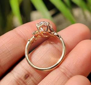 Achat en gros de bagues en moissanite 1 carat taille ovale, en argent 925, clarté VVS, éclat premium, sans nickel, sans plomb, fournisseur de bijoux - Product Image 2