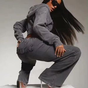 Streetwear personnalisé survêtement acide lavage fermeture éclair en détresse broderie impression Patch recadrée à capuche et pantalon de survêtement ensemble femmes survêtement - Product Image 3