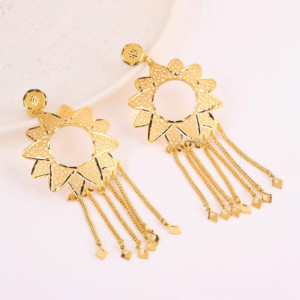 ชุดต่างหูห้อยแบบดั้งเดิมต่างหูห่วงโซ่ที่ออกแบบลายดอกไม้ชุบทองแบบดั้งเดิมสำหรับงานแต่งงานต่างหูยาวสง่างาม - Product Image 2