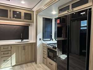 Nuevo 2026 Keystone C-o-l-e-m-a-n Le-g-a-c-y 2800SU-N-D-E-C-K - Product Image 5