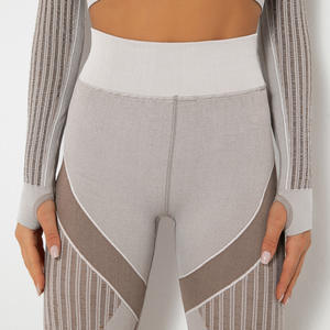 Leggings de Yoga a rayas de cintura alta para mujer con logotipo de pierna derecha Cierre de cintura elástica 220g Pantalones de nailon Spandex - Product Image 4