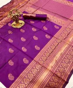 1. Découvrez la beauté intemporelle dans nos saris traditionnels en soie Kanchipuram, tissés de manière complexe avec une kurta parfaite pour la cérémonie - Product Image 6