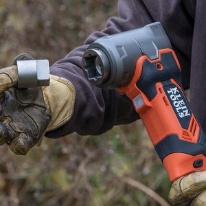 Kit de Llave de Impacto Eléctrica Compacta de 21V, 300 Ft-lb, con Baterías, Cargador y Estuche de Transporte, Diseño de Ángulo Recto - Product Image 3