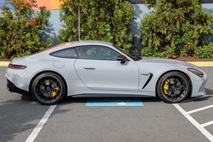 2024 GT 63 Coupé V8 biturbo, transmission intégrale, intérieur Red Pepper, non modifié - Product Image 3