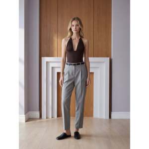 Pantalones Chinos de Pierna Recta y Cintura Alta en Gris Elegante para Mujer de Ouz Fashion - Pantalones Casuales Cómodos y con Estilo - Product Image 1