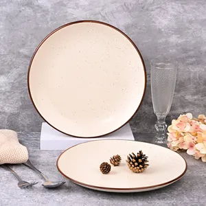 Assiette en céramique blanche à prix de gros avec bord noir à pois, passe au lave-vaisselle, tendance et décorative - Product Image 5