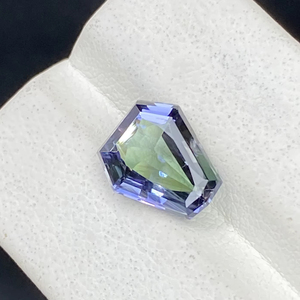Piedra de corte con forma de escudo elegante de tanzanita no calentada Natural certificada con tono de Color raro Zoisita natural 3,65 quilates Lupa limpia - Product Image 1