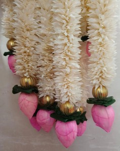 Guirlandes artisanales en jasmin et bourgeons de lotus pour la décoration de la maison, la cérémonie de Haldi Mehndi, la décoration du mandap, la décoration du plafond Pellikooturu - Product Image 1