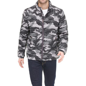 Chaqueta acolchada sólida blanca con logotipo personalizado para hombre, invierno, diseñador en relieve 3D, poliéster, con capucha, estilo informal, además de soporte transpirable - Product Image 1