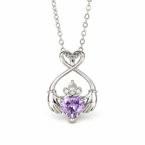 Collana con ciondolo a forma di cuore, design con ali d'angelo e corona, catena a maglia box, collana da donna. - Product Image 1