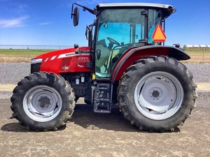 Tractor Agrícola Massey Ferguson 5711 de Alta Potencia Usado para Trabajos Agrícolas y Operaciones con Cargador Frontal en Venta - Product Image 1