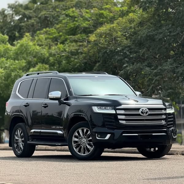 Toyota LandCruiser VX 200 SUV yang Tahan Lama Bertenaga