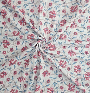 Tissu indien en coton à blocs de main imprimé moghol tissu à coudre floral pour vêtements et sacs pour femmes imprimés traditionnels pour garçons - Product Image 1