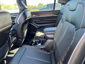 Jeep Grand Cherokee L Summit 4X4 2025 de Alta Demanda - Product Image 6