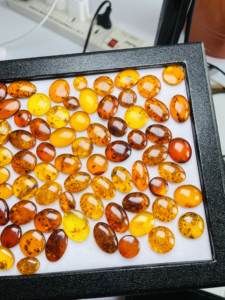 Piedras preciosas sueltas de ámbar natural Golden Glow, 303 quilates, lote de buena calidad, excelente brillo, perfecto para fabricación y pulido a precio económico - Product Image 1