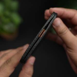 กระเป๋าสตางค์หนังแท้ 100% รุ่น NO.86 Slim VERTICLE BIFOLD (สีดำโอเชียนและสีแทน) พร้อมการรับประกัน 5 ปี - Product Image 4