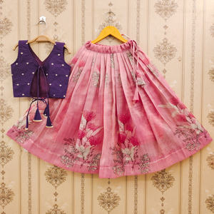 Lehenga Choli Estampado Completamente Cosido para Niñas, Estilo Tradicional, Color Rosa Vibrante, Largo hasta el Suelo, para Fiestas Infantiles y Diwali - Product Image 2