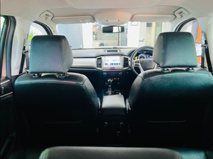 Auto Usado de Calidad a Precio Accesible, Ford Everest 2019 2.0D Bi-Turbo XLT Automático con Volante a la Derecha - Product Image 4